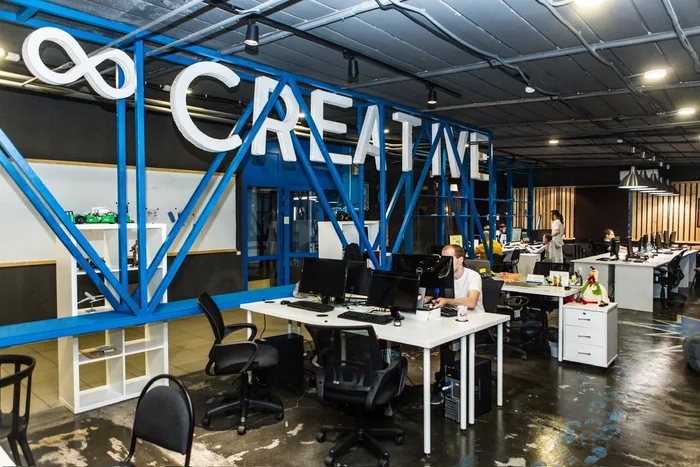 Open space и надпись CREATIVE